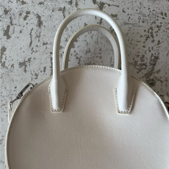 MATT & NAT Vegan White Circle Tote Handbag - Picture 10 of 12